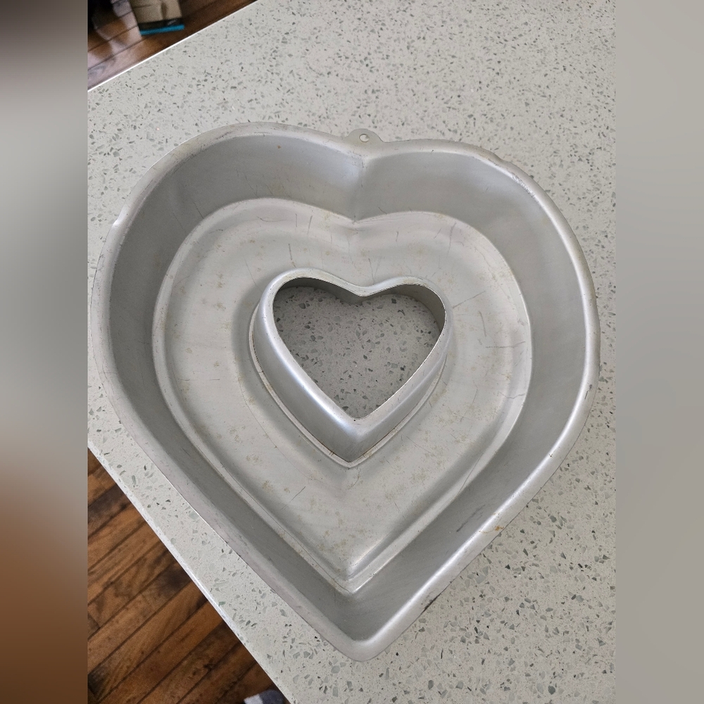 Vintage Wilton Heart Bundt Pan -1989